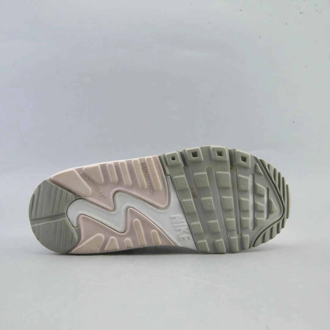 NIKE AIR MAX 90 LTR Nike running shoe close-ups
