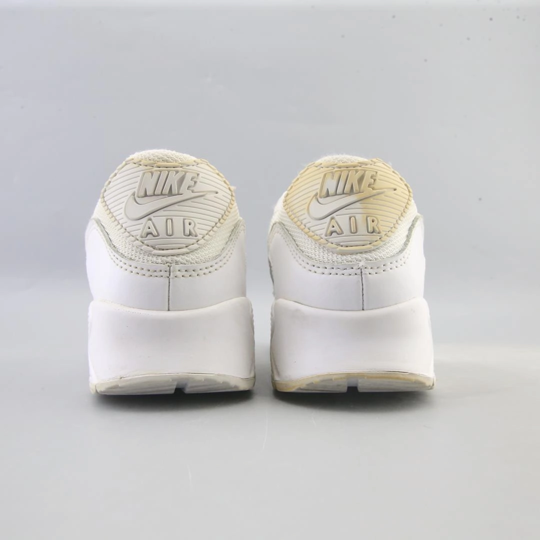 NIKE  AIR MAX 90 Nike running shoe close-ups