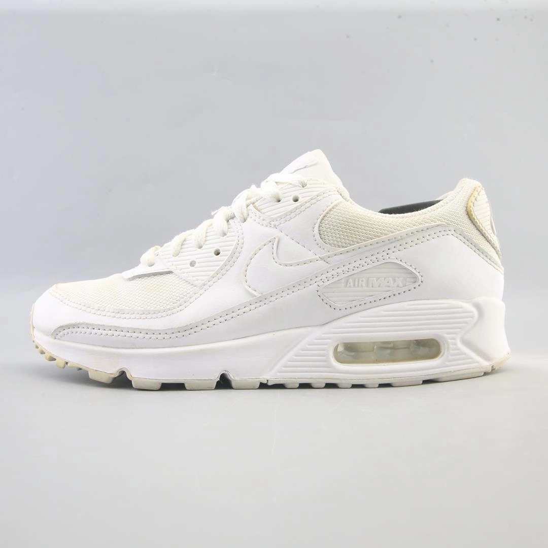 NIKE  AIR MAX 90 Nike lightweight trainer models