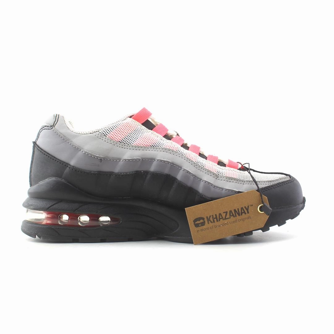 NIKE  AIR MAX 95 Nike performance shoe shots