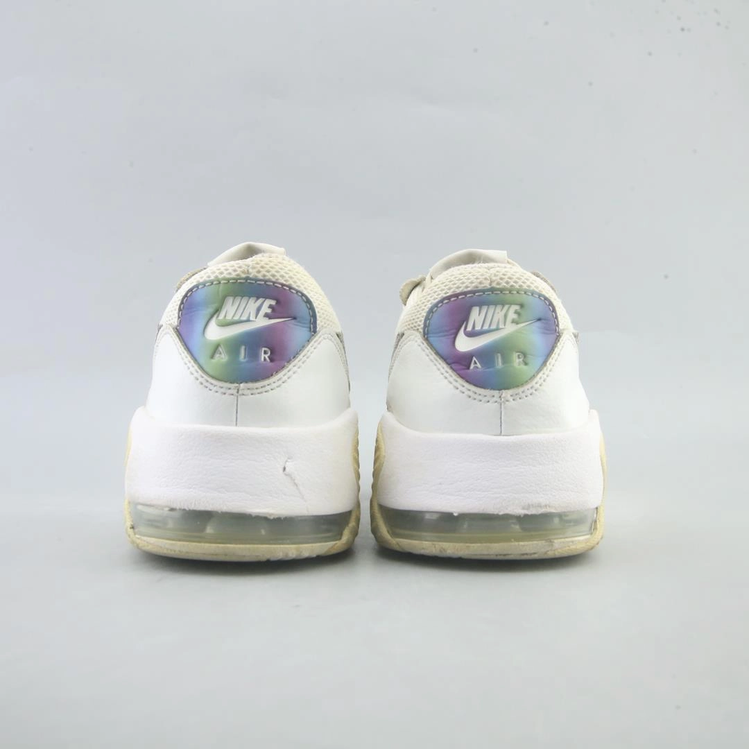 NIKE AIR MAX EXCEE sleek Nike sneaker angles