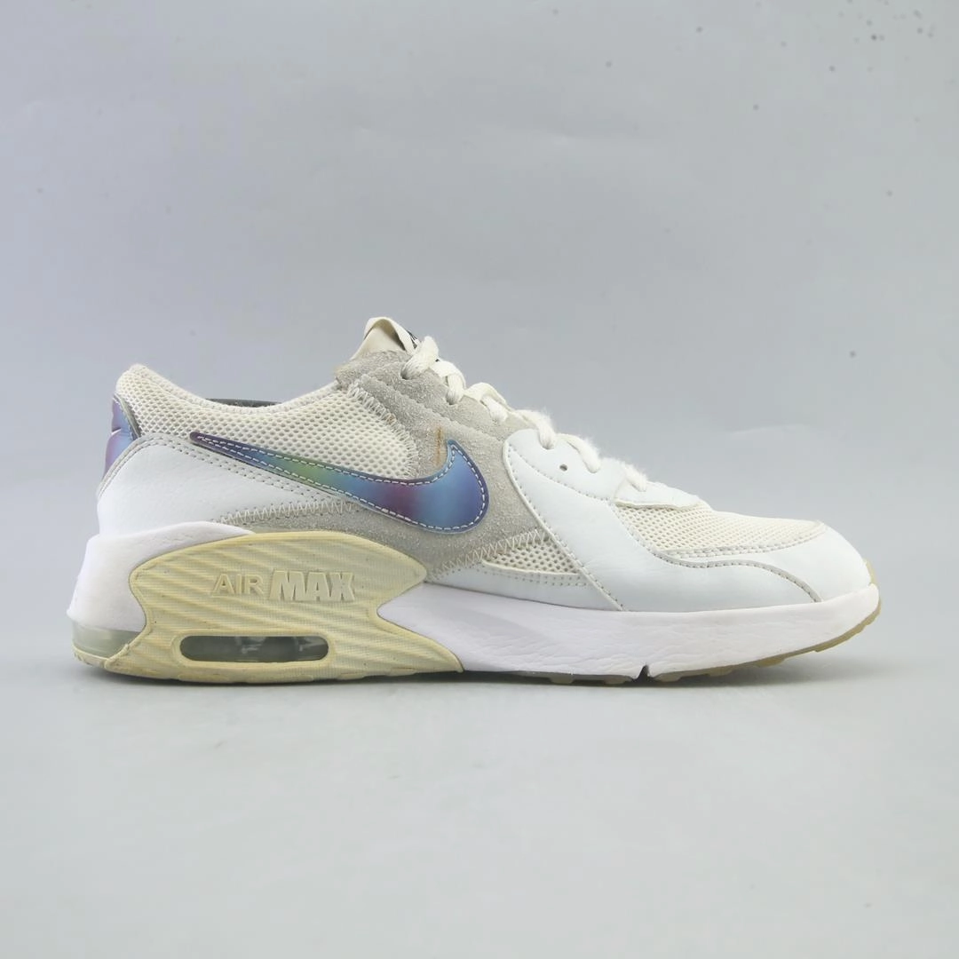 NIKE AIR MAX EXCEE sleek Nike sneaker angles