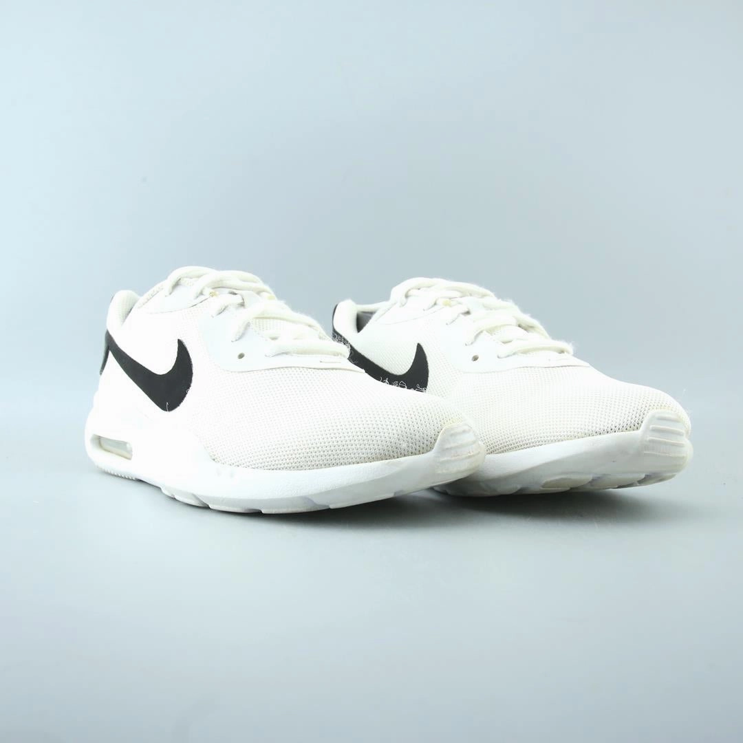 NIKE AIR MAX OKETO Nike running shoe close-ups