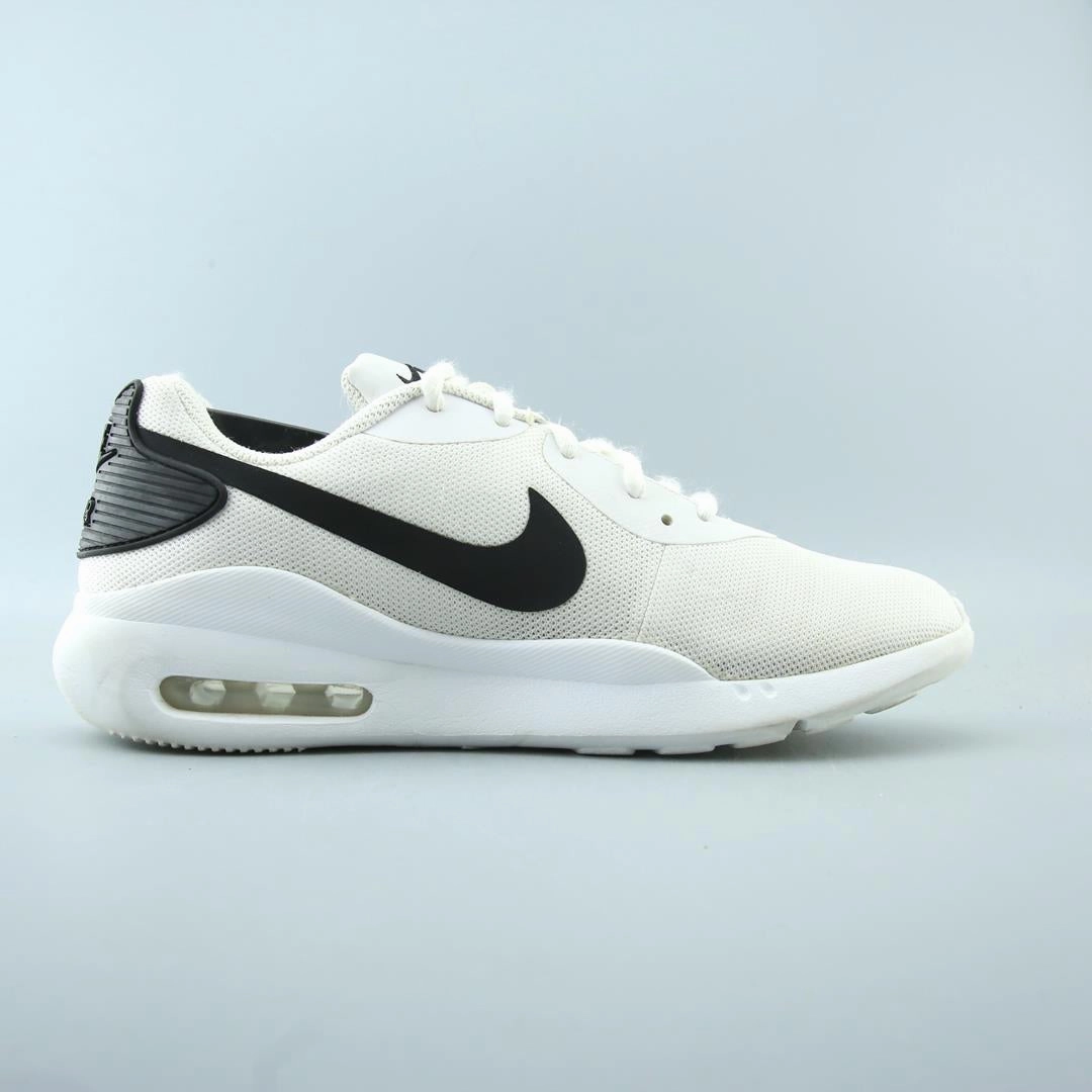 NIKE AIR MAX OKETO Nike running shoe close-ups