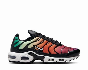 Nike Air Max Plus Nike women??s sneakers with sporty chic feel