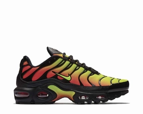 Nike Air Max Plus W "Solar Red" Nike women??s sneakers with sporty chic feel