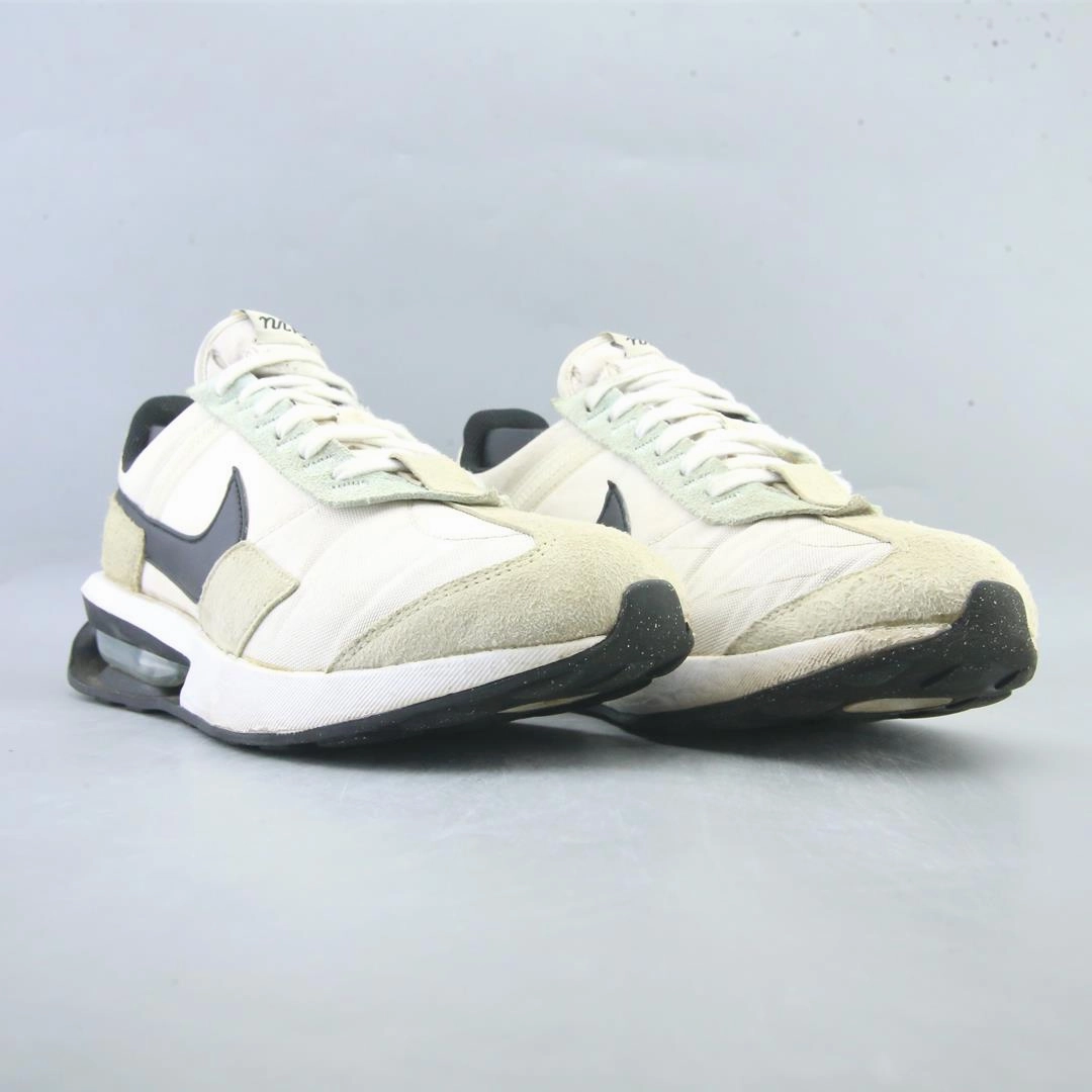 NIKE AIR MAX PRE-DAY Nike casual shoe imagery