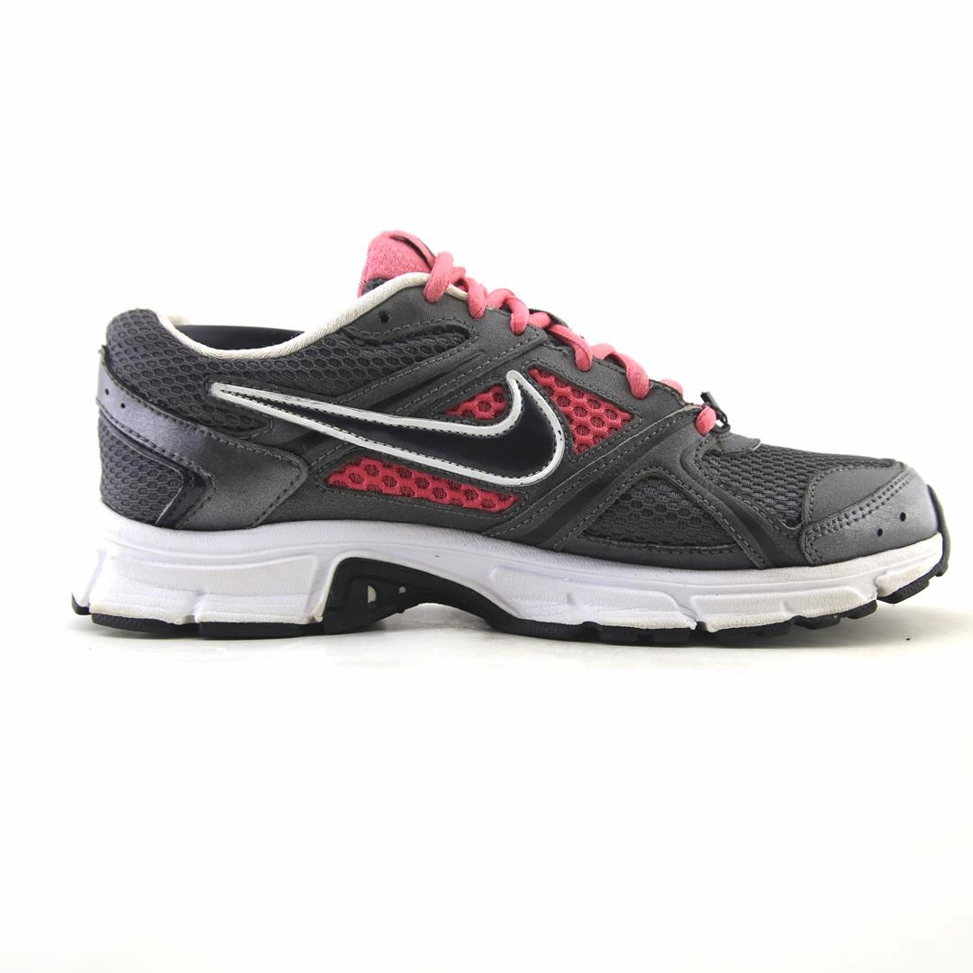 NIKE AIR RETALIATE vibrant Nike shoe colors