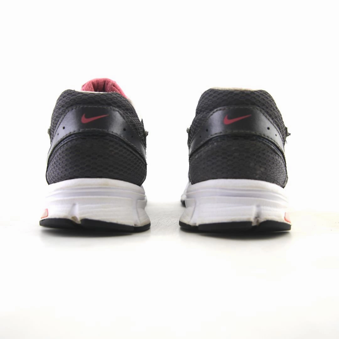NIKE AIR RETALIATE vibrant Nike shoe colors