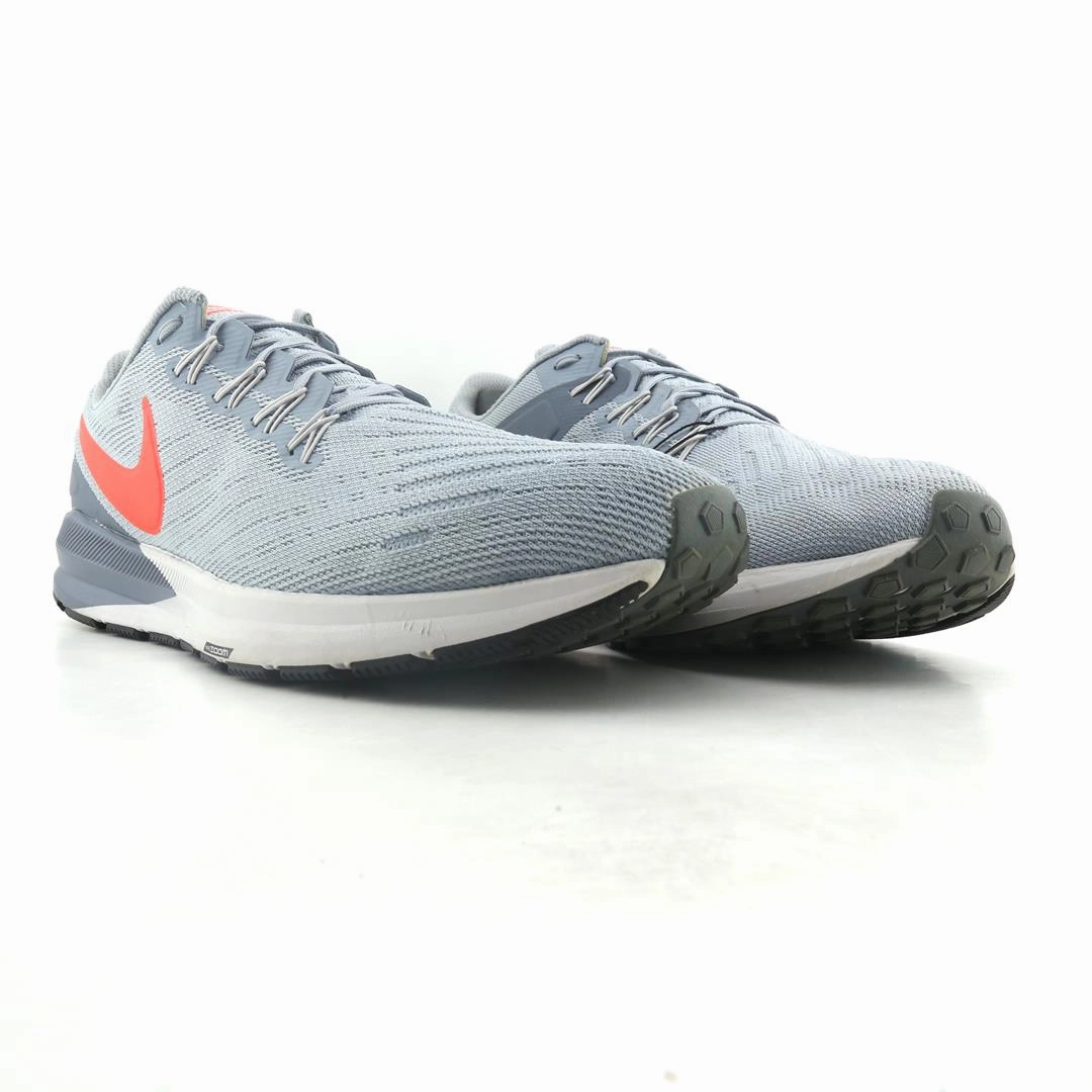 NIKE AIR ZOOM STRUCTURE 22 Nike running shoe close-ups