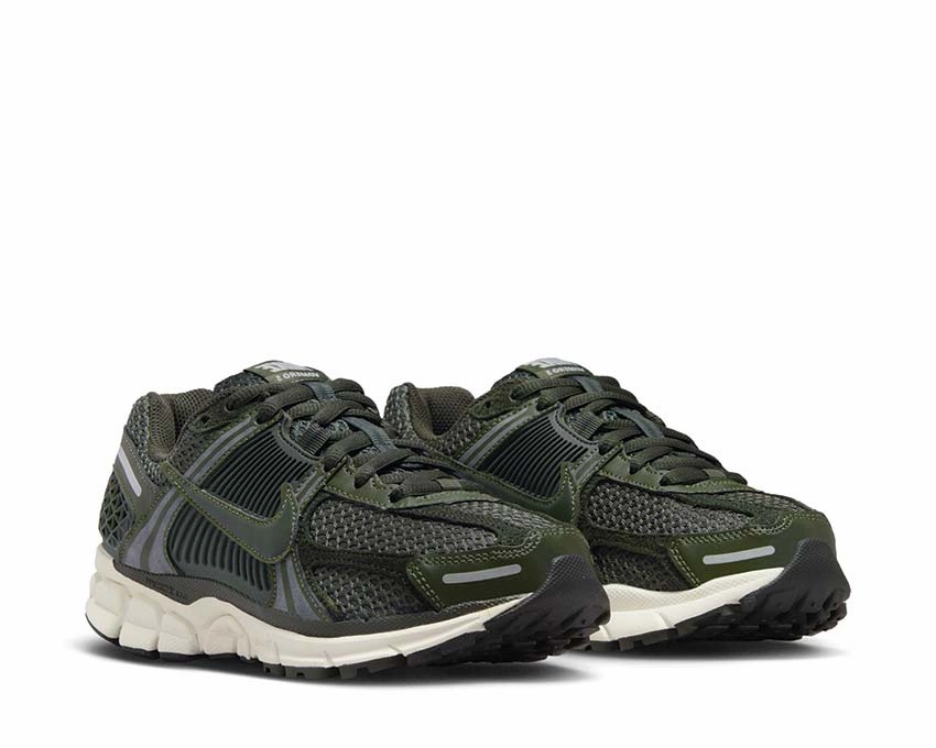 Nike Air Zoom Vomero 5 W Nike Women??s everyday sneakers