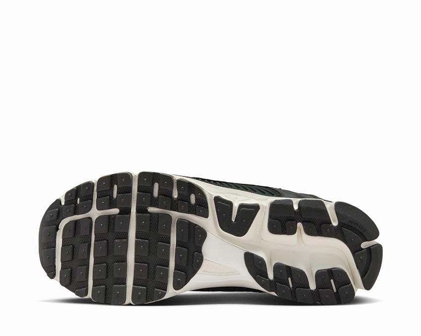 Nike Air Zoom Vomero 5 W Nike Women??s everyday sneakers