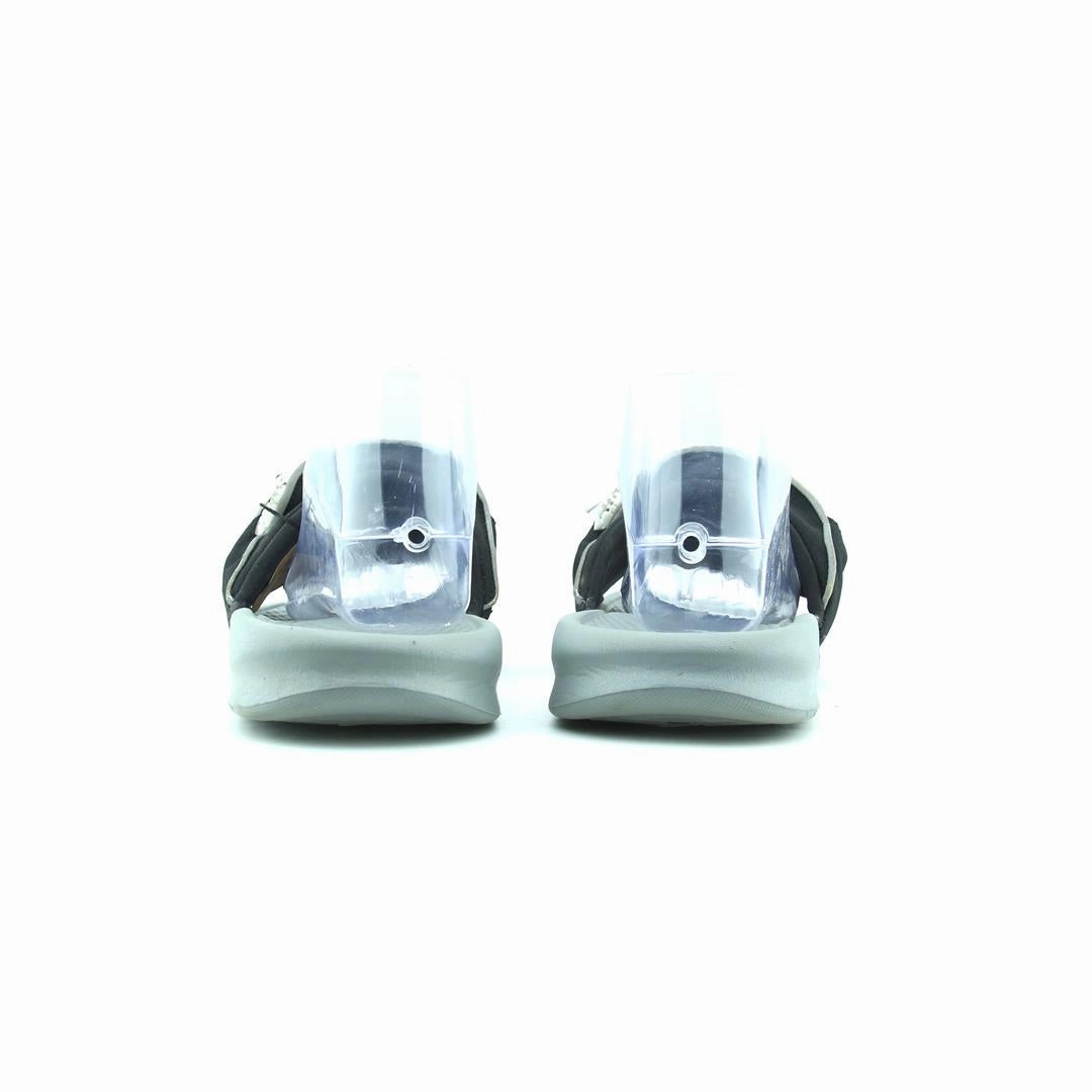 NIKE  BENASSI JDI Nike running shoe close-ups