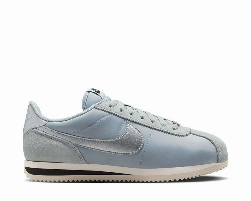 Nike Cortez Textile W Nike women??s sneakers with sporty chic feel