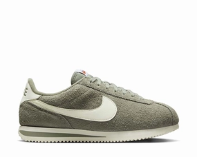 Nike Cortez Vintage Suede W Nike women??s sneakers with sporty chic feel