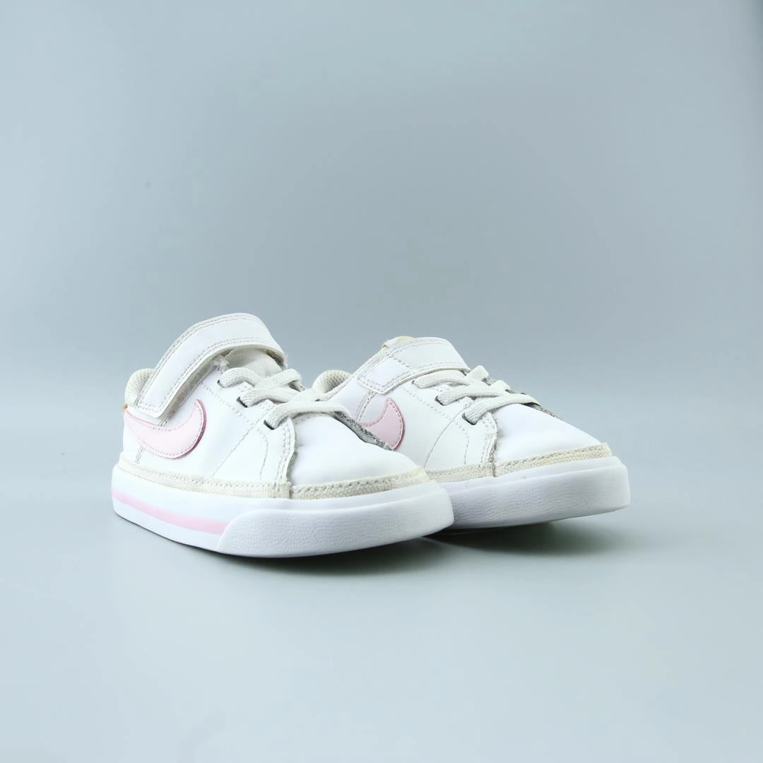 NIKE COURT LEGACY Nike running shoe close-ups