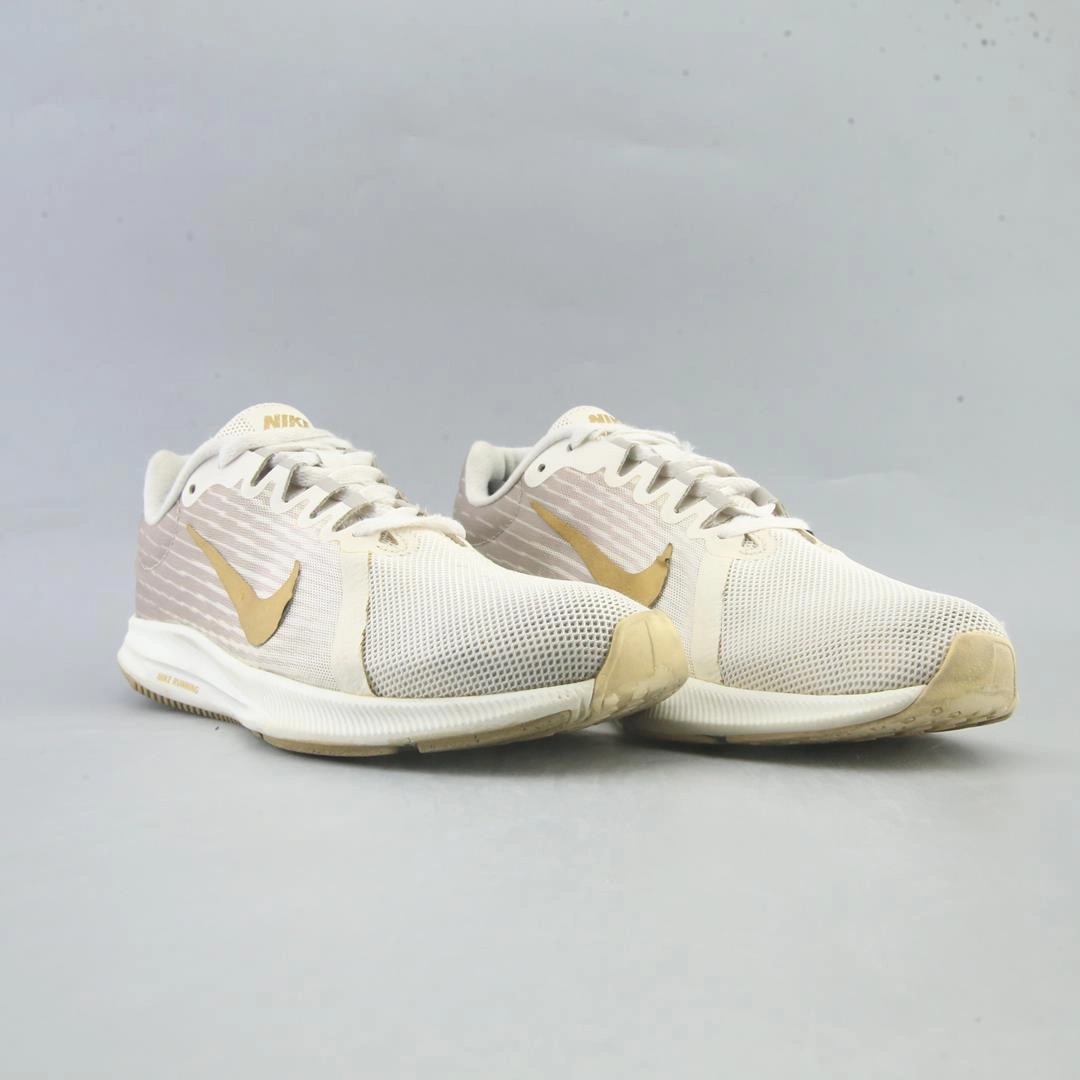 NIKE DOWNSHIFTER 8 sleek Nike sneaker angles