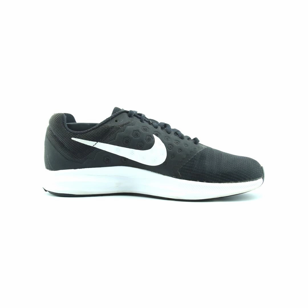 NIKE DOWNSHIFTER TR 7 Nike running shoe close-ups