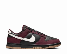 Nike Dunk Low NN W Nike women??s sneakers with sporty chic feel