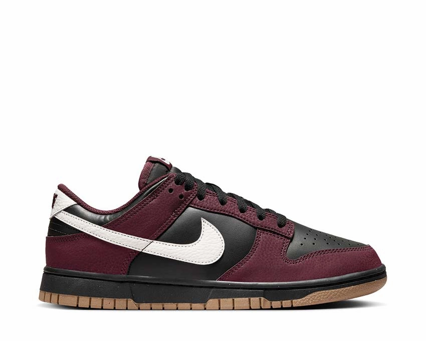 Nike Dunk Low NN W Nike women??s sneakers with sporty chic feel