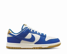 Nike Dunk Low W Nike women??s sneakers with sporty chic feel