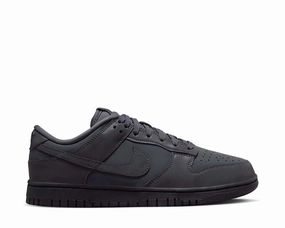 Nike Dunk Low W Nike women??s sneakers with sporty chic feel
