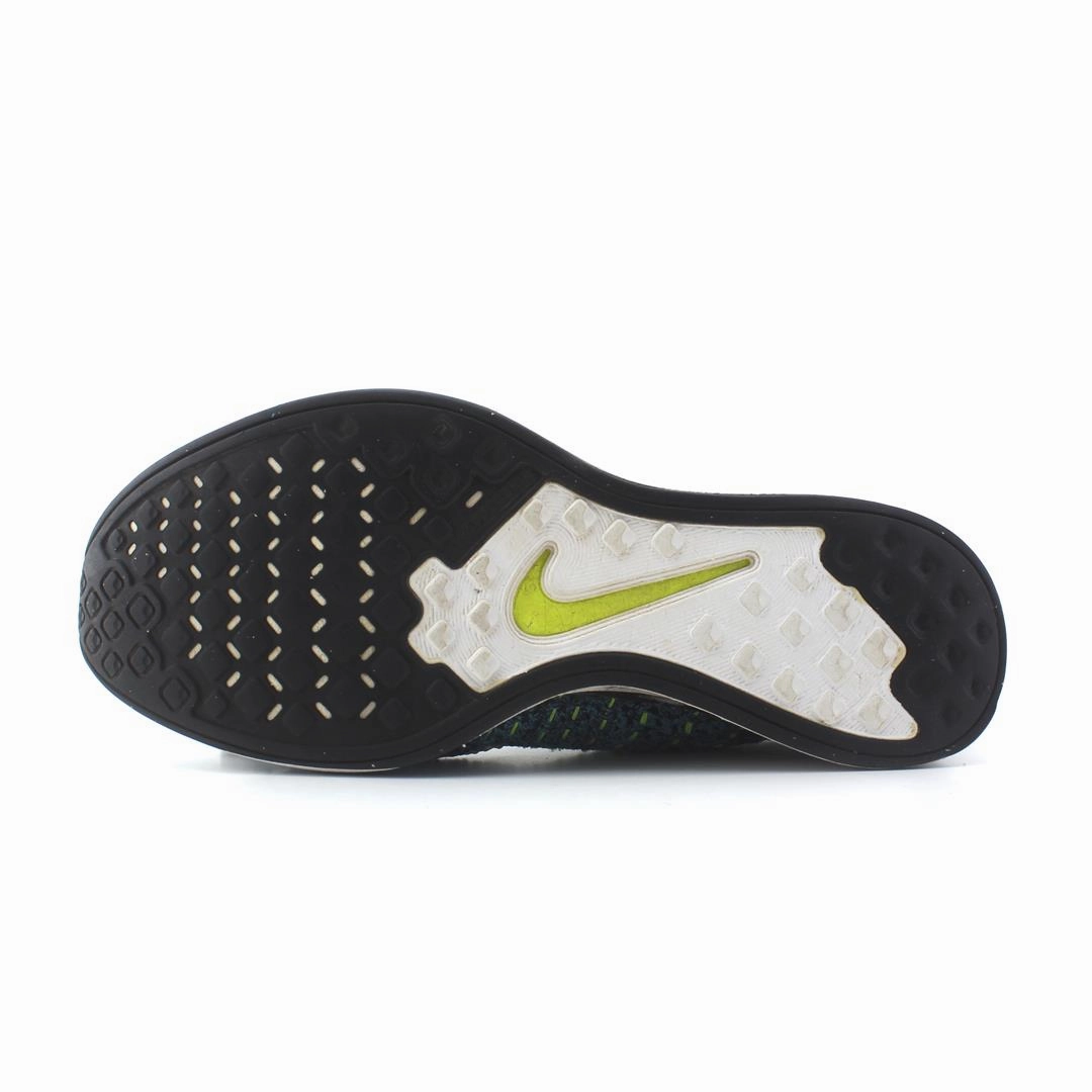 NIKE  FLYKNIT RACER Nike performance shoe shots