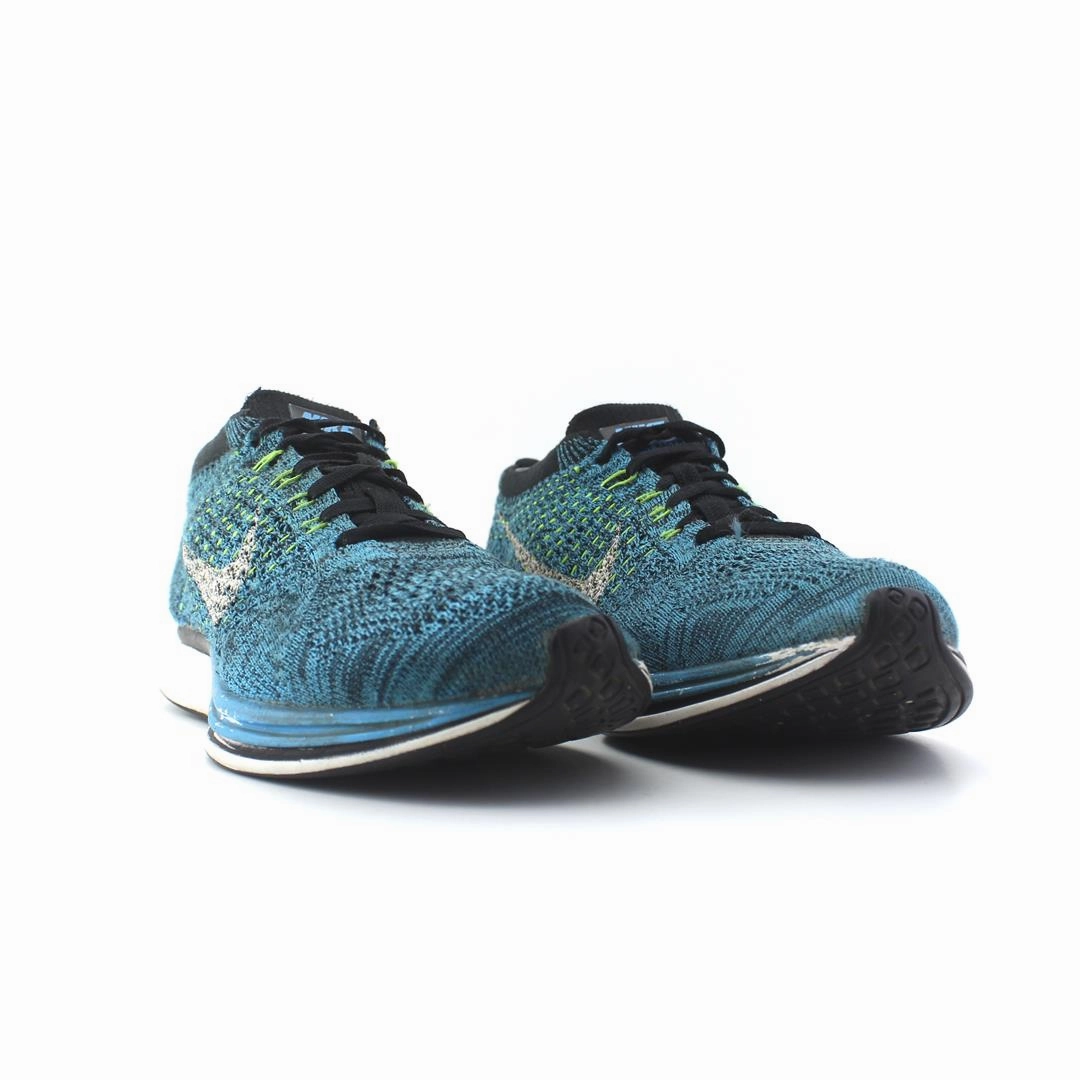 NIKE  FLYKNIT RACER Nike performance shoe shots