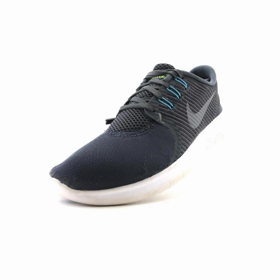 NIKE FREE RN CMTR modern Nike footwear styles