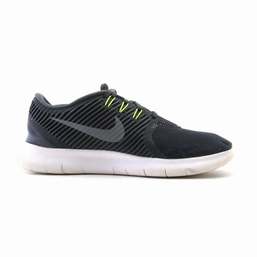 NIKE FREE RN CMTR modern Nike footwear styles