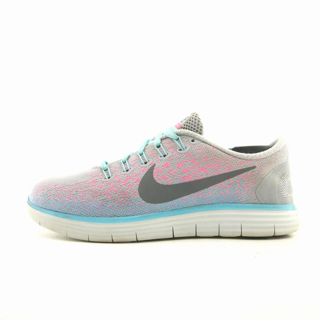 NIKE FREE RN DISTANCE Nike classic retro sneaker looks
