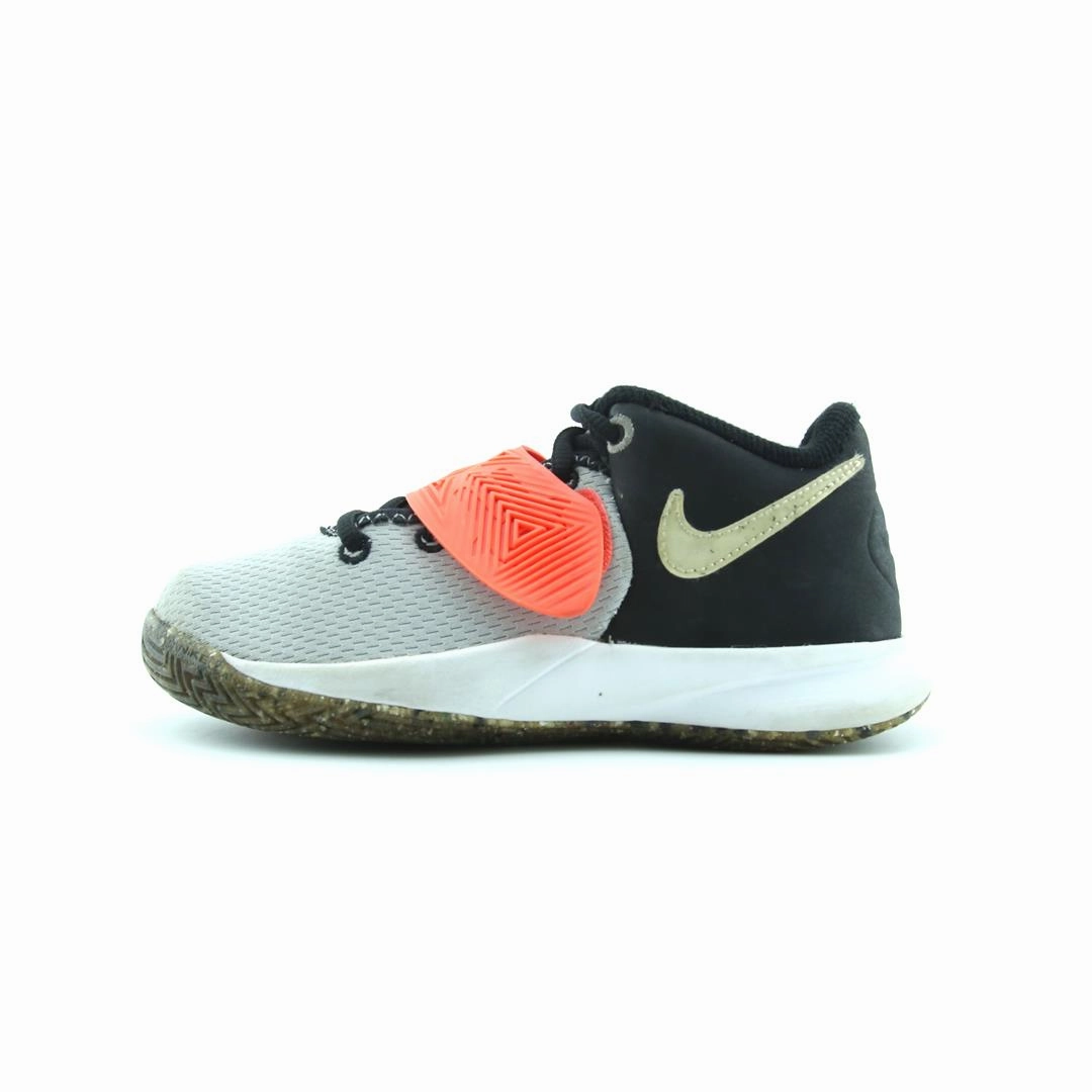 NIKE KYRIE FLYTRAP 3 Nike comfortable everyday sneakers