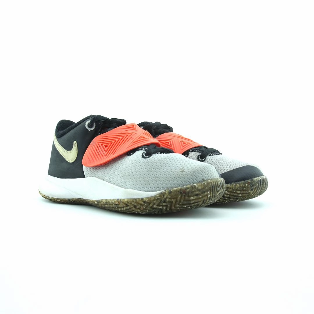 NIKE KYRIE FLYTRAP 3 Nike casual shoe imagery