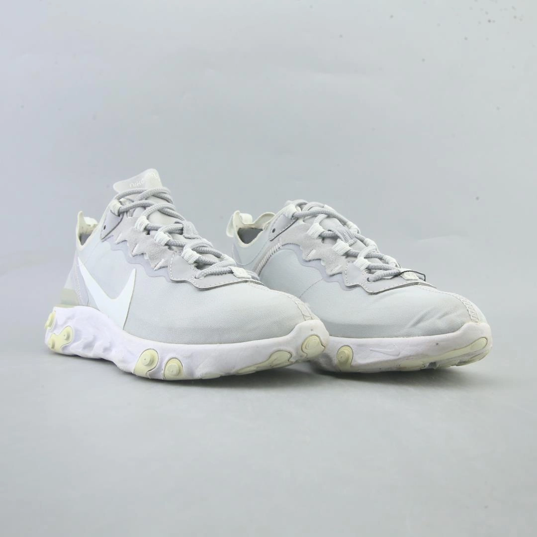 NIKE  REACT ELEMENT 55 sleek Nike sneaker angles