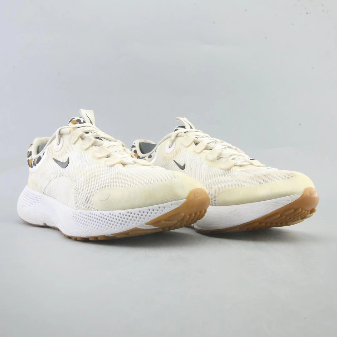 NIKE REACT ESCAPE RUN sleek Nike sneaker angles