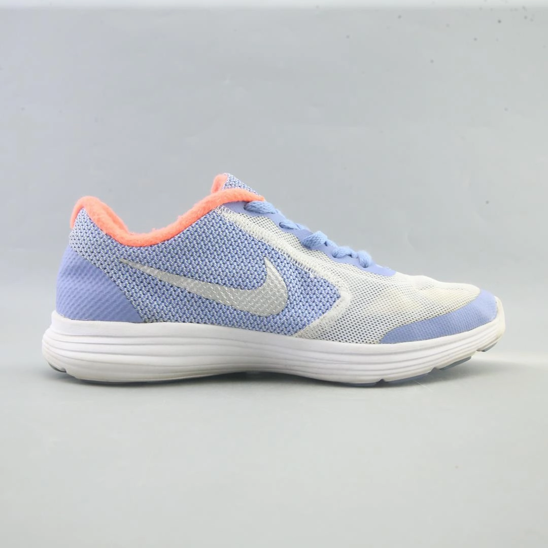 NIKE REVOLUTION 3 modern Nike footwear styles