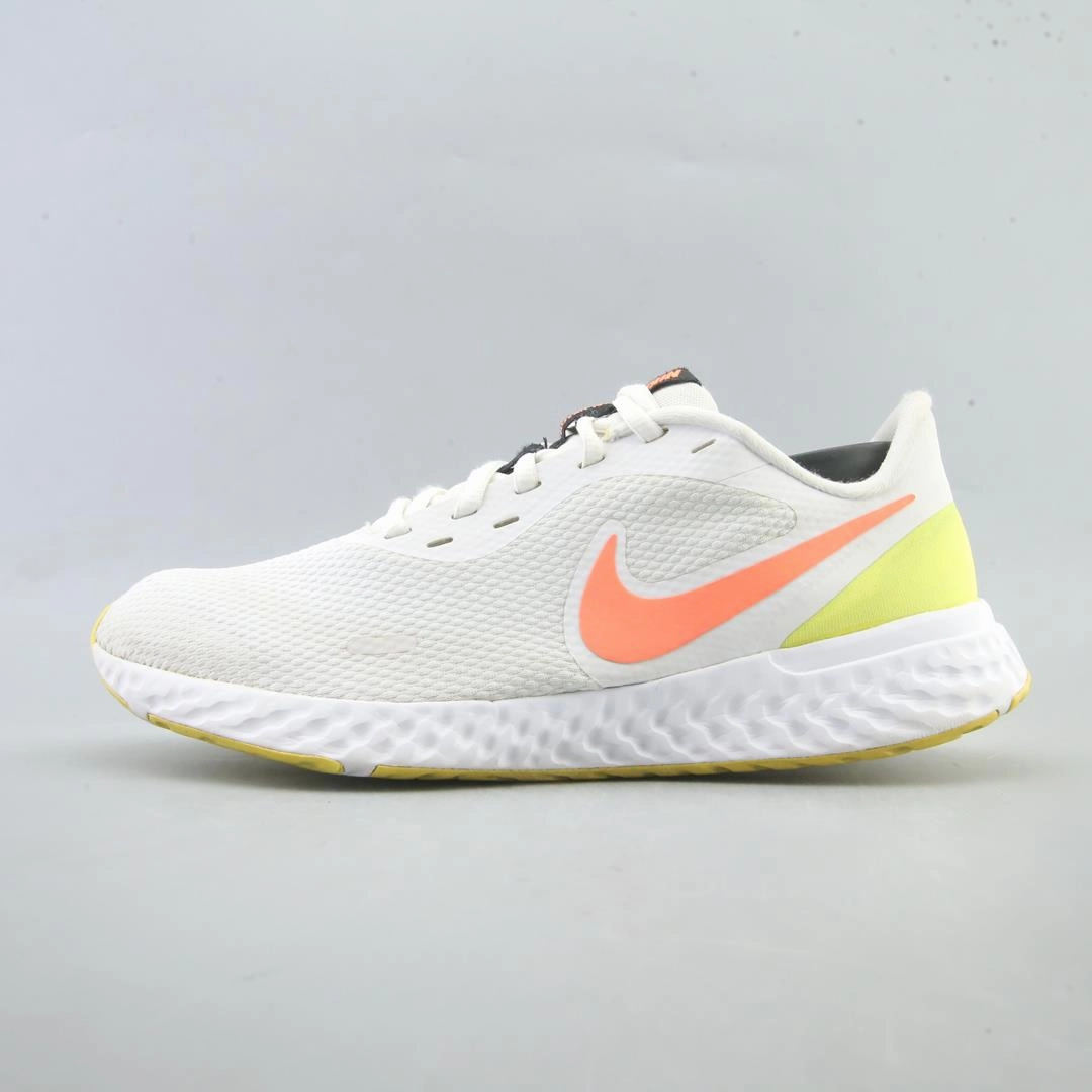 NIKE REVOLUTION 5 Nike classic retro sneaker looks