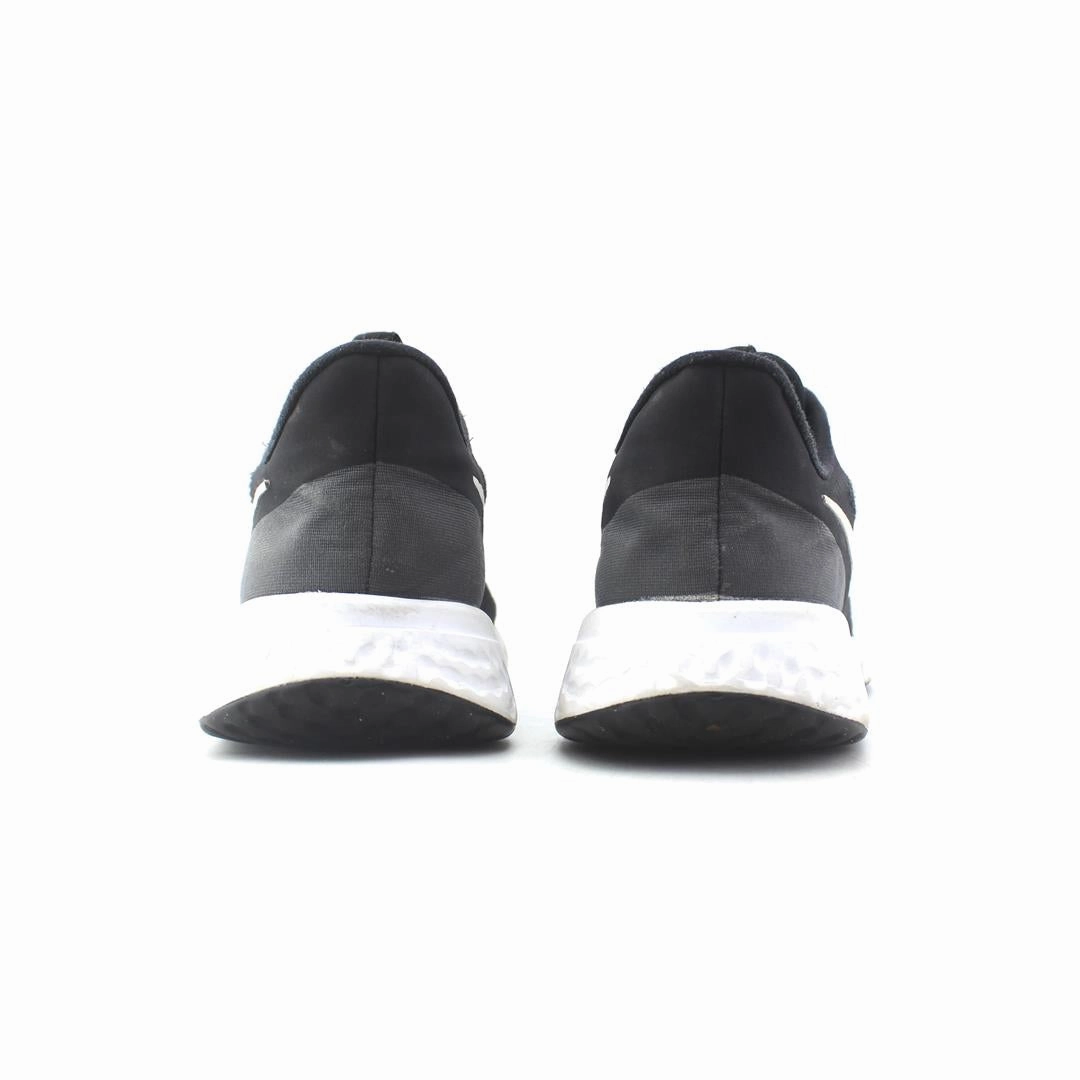 NIKE REVOLUTION 5 Nike performance shoe shots