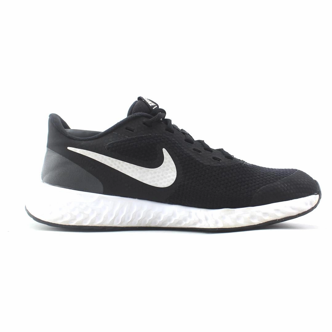 NIKE REVOLUTION 5 Nike performance shoe shots