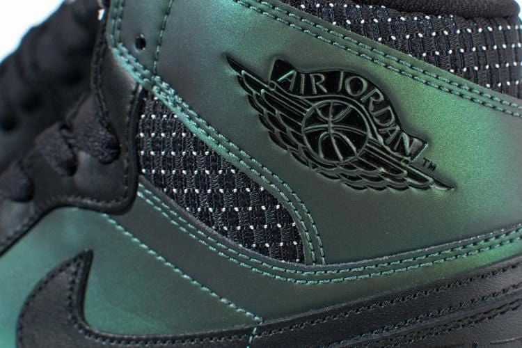 Nike SB Air Jordan 1 QS 'Iridescent Green-Black' Air Jordan 1 vintage style sneakers