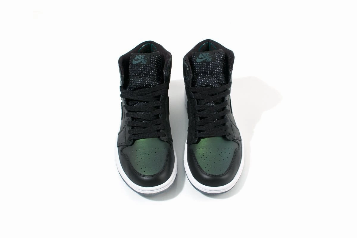 Nike SB Air Jordan 1 QS 'Iridescent Green-Black' Air Jordan 1 vintage style sneakers