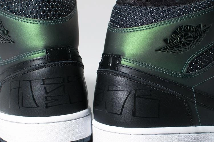 Nike SB Air Jordan 1 QS 'Iridescent Green-Black' Air Jordan 1 vintage style sneakers