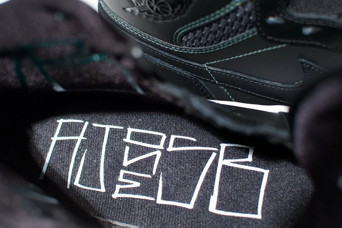 Nike SB Air Jordan 1 QS 'Iridescent Green-Black' Air Jordan 1 vintage style sneakers