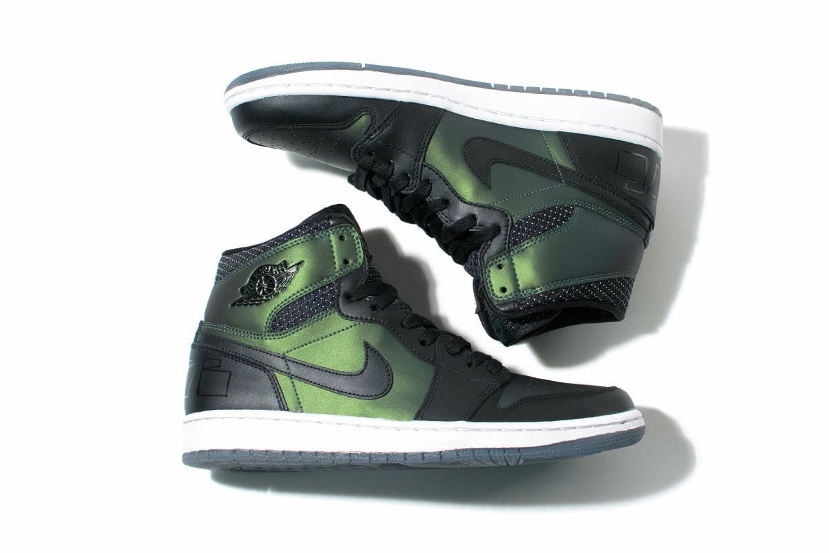 Nike SB Air Jordan 1 QS 'Iridescent Green-Black' Air Jordan 1 vintage style sneakers