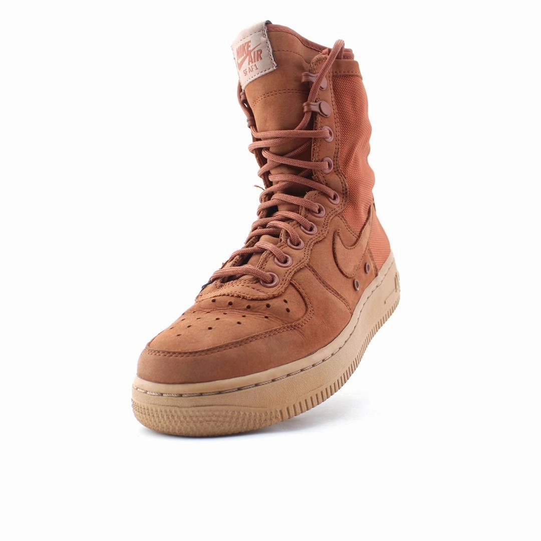 NIKE SF AIR FORCE 1 vibrant Nike shoe colors