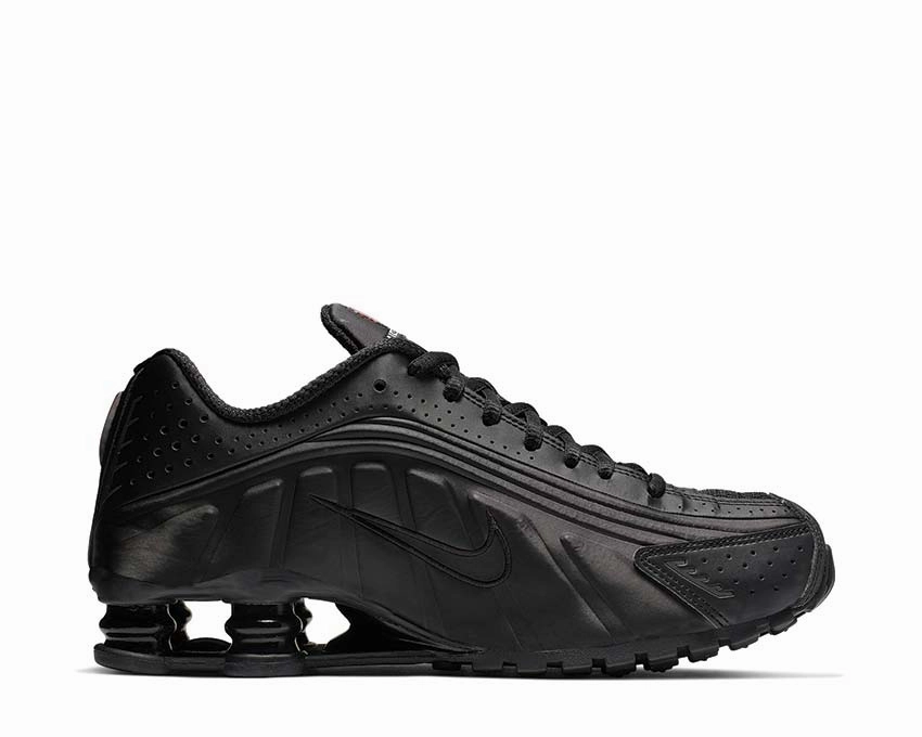Nike Shox R4 Nike women??s sneakers with sporty chic feel