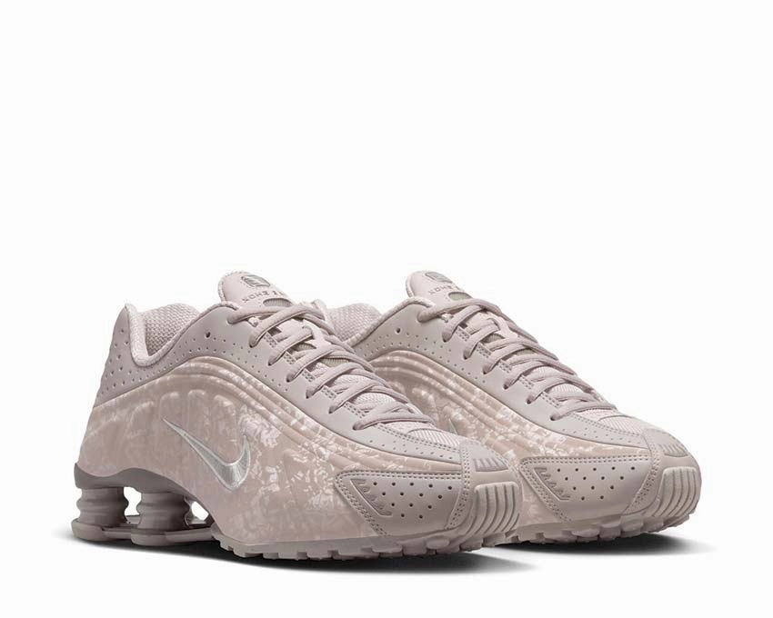 Nike Shox R4 W "Pink Floral" Nike Women??s everyday sneakers