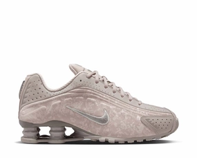 Nike Shox R4 W "Pink Floral" Nike women??s sneakers with sporty chic feel