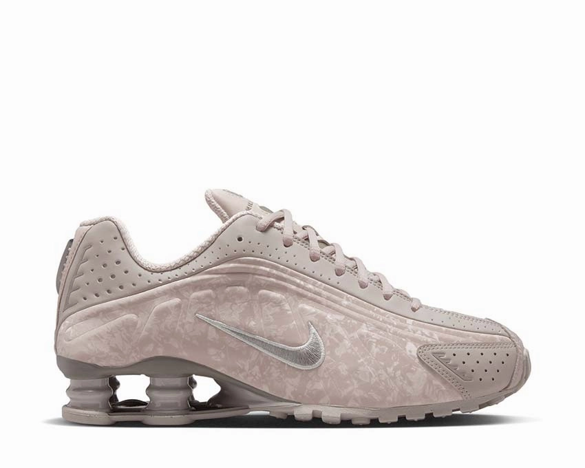 Nike Shox R4 W "Pink Floral" Nike women??s sneakers with sporty chic feel