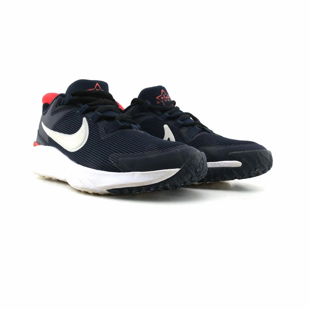 NIKE STAR RUNNER 4 sleek Nike sneaker angles